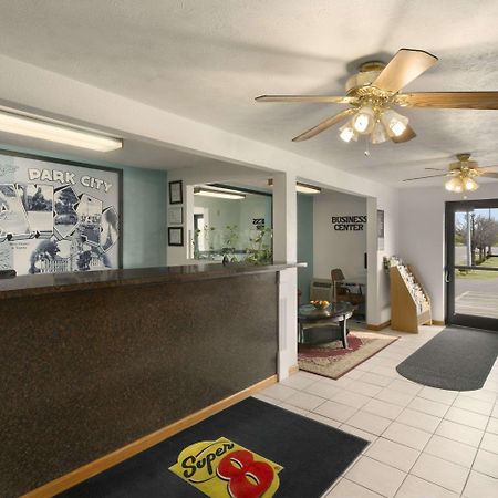 Super 8 By Wyndham Park City/North Wichita Area Exterior photo
