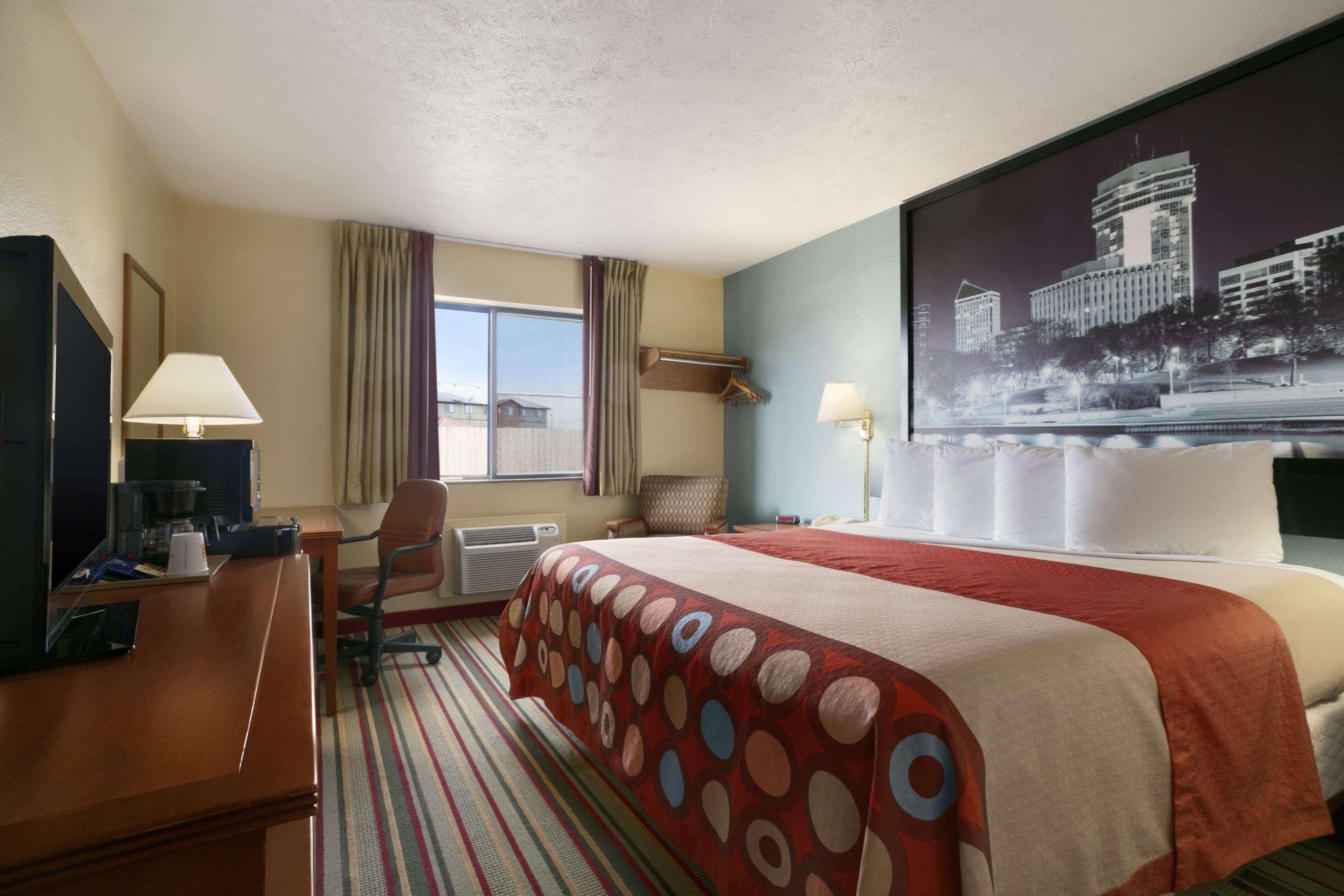Super 8 By Wyndham Park City/North Wichita Area Exterior photo