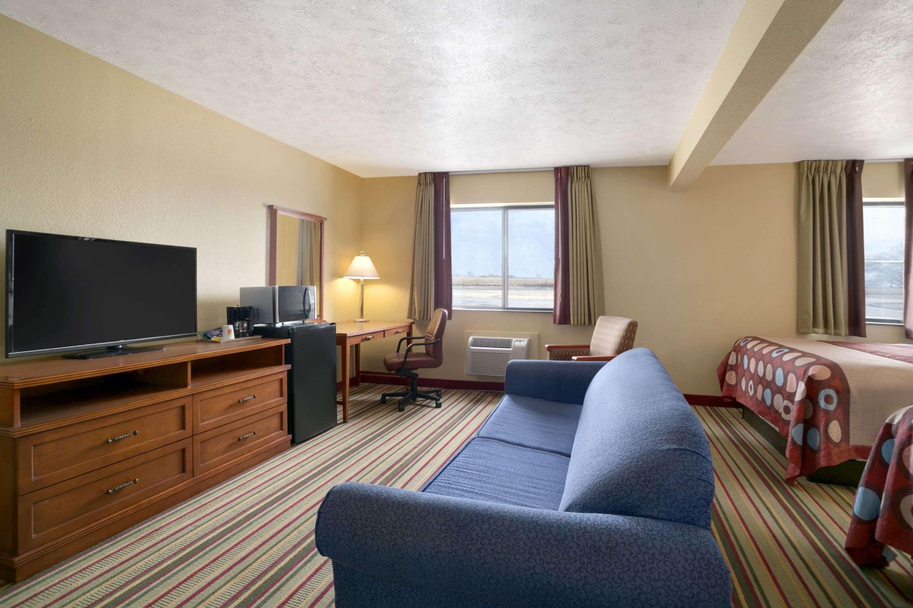 Super 8 By Wyndham Park City/North Wichita Area Exterior photo