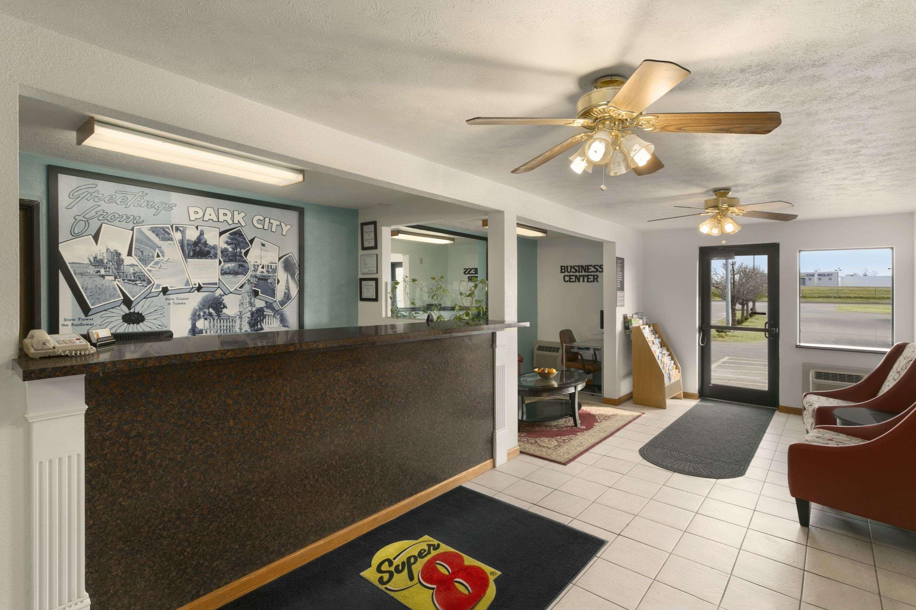 Super 8 By Wyndham Park City/North Wichita Area Exterior photo