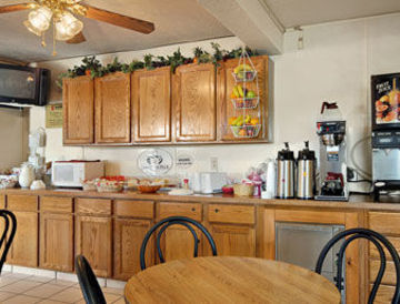 Super 8 By Wyndham Park City/North Wichita Area Exterior photo