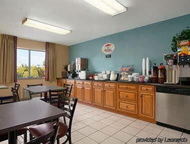 Super 8 By Wyndham Park City/North Wichita Area Exterior photo